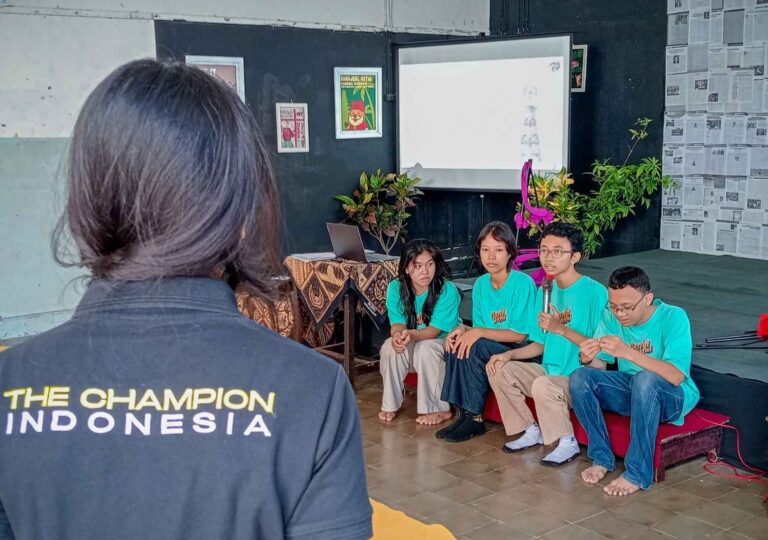 Latihan Dasar Kepemimpinan - Sekolah Desain Grafis Solo