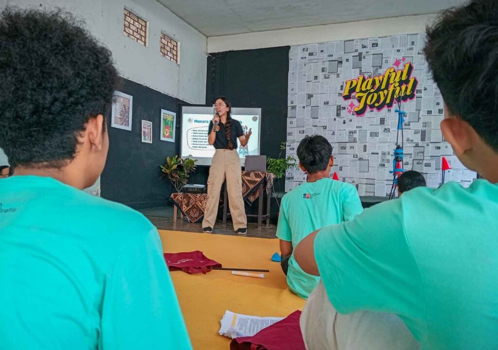 Latihan Dasar Kepemimpinan - Sekolah Desain Grafis Solo