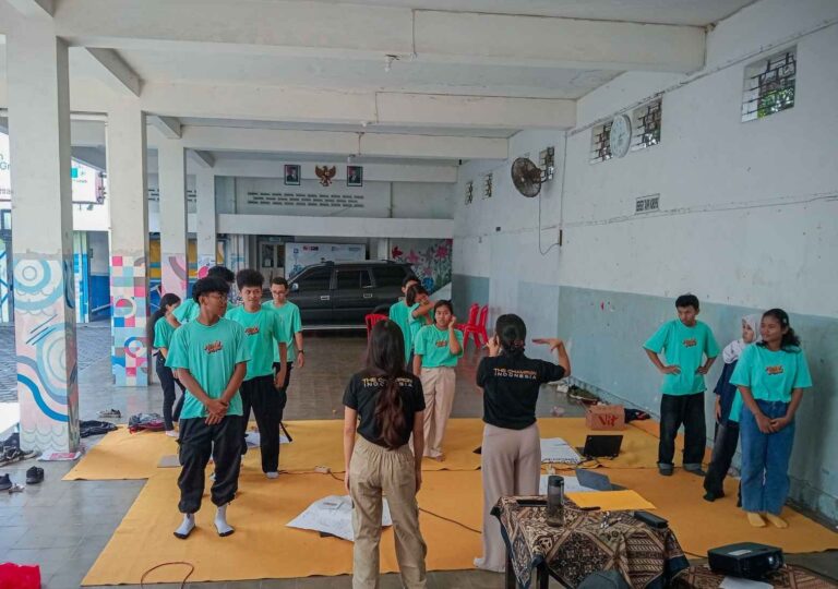 Latihan Dasar Kepemimpinan - Sekolah Desain Grafis Solo