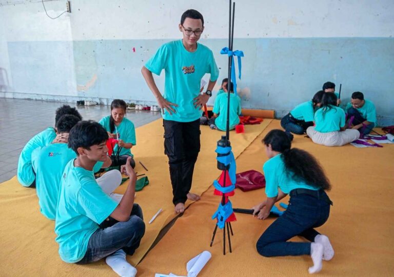 Latihan Dasar Kepemimpinan - Sekolah Desain Grafis Solo