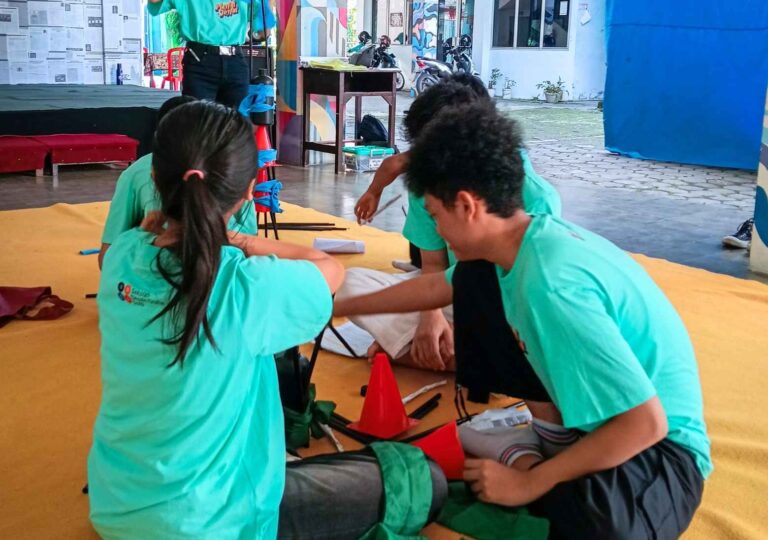 Latihan Dasar Kepemimpinan - Sekolah Desain Grafis Solo