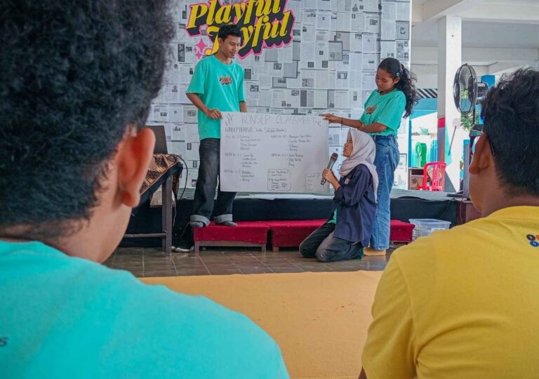 Latihan Dasar Kepemimpinan - Sekolah Desain Grafis Solo