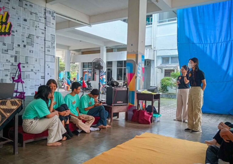Latihan Dasar Kepemimpinan - Sekolah Desain Grafis Solo