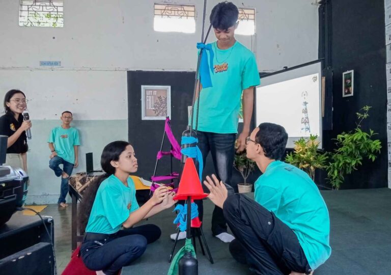 Latihan Dasar Kepemimpinan - Sekolah Desain Grafis Solo