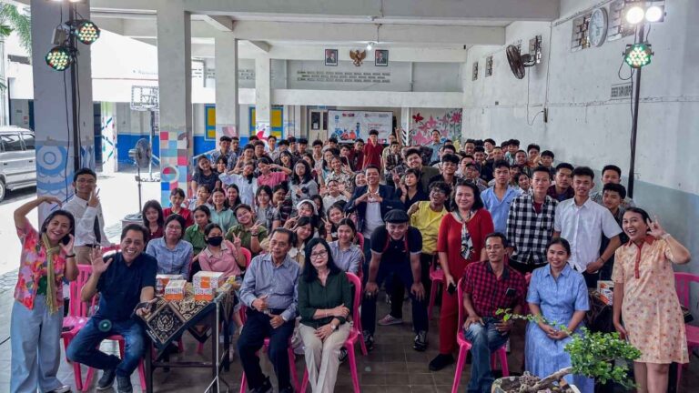 Foto Bersama Natal - Sekolah Desain Grafis Solo - 2026