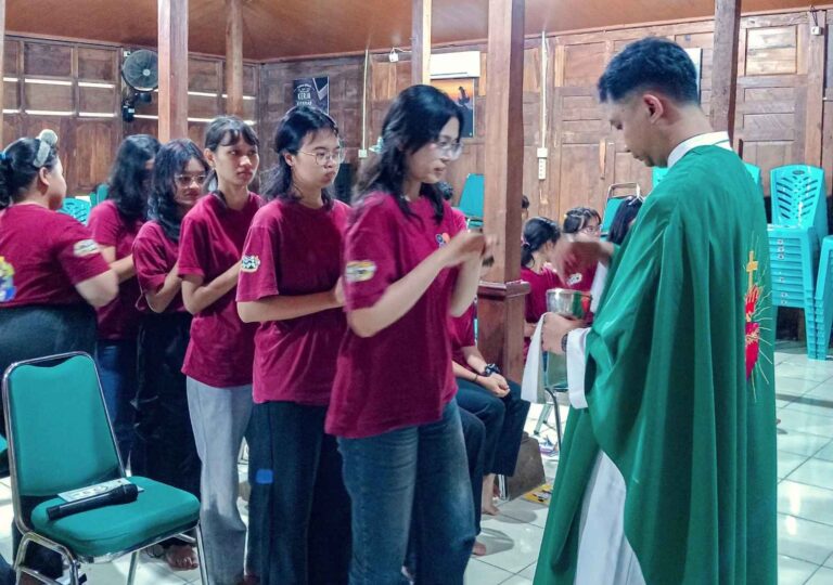 Gladi Rohani - Sekolah Desain Grafis Solo